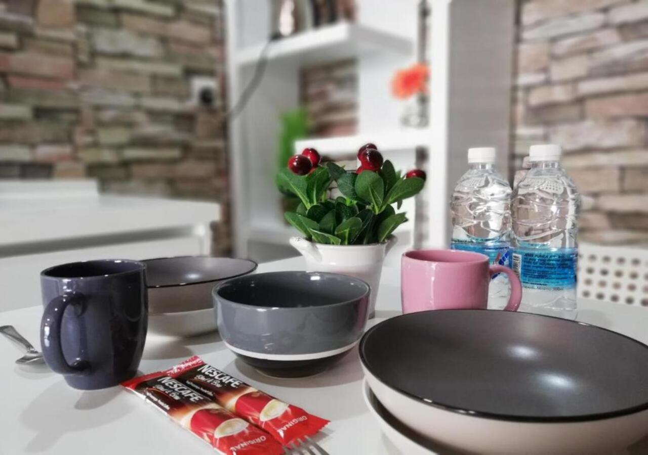 סטיה אלם Peanut Butter Homestay #Trefoil Setia City מראה חיצוני תמונה