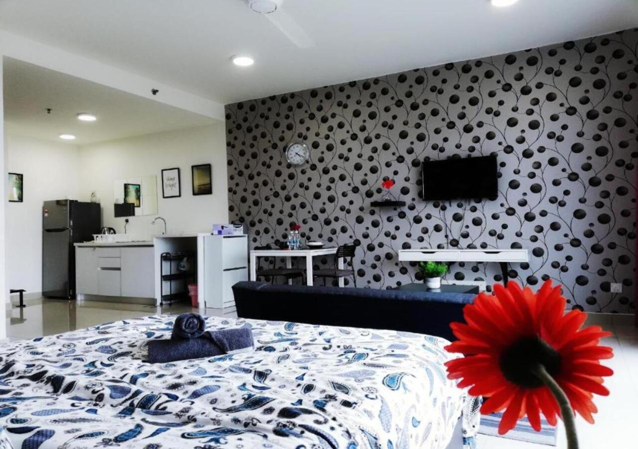 סטיה אלם Peanut Butter Homestay #Trefoil Setia City מראה חיצוני תמונה